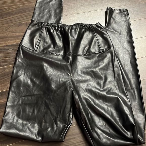 Aritzia Wilfred Free High-waisted Vegan Leather leggings- Black Size Medium - Picture 2 of 4